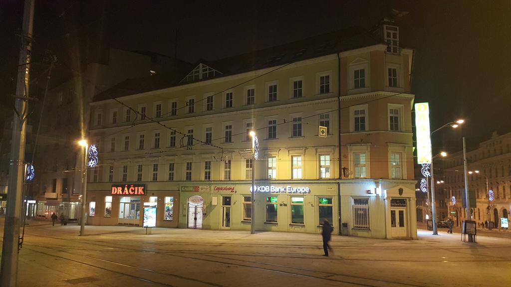 Hostel Folks Bratislava Bagian luar foto