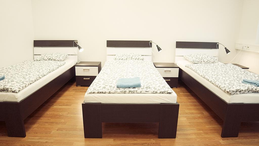 Hostel Folks Bratislava Bagian luar foto