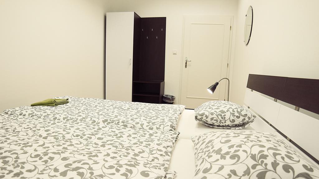 Hostel Folks Bratislava Bagian luar foto