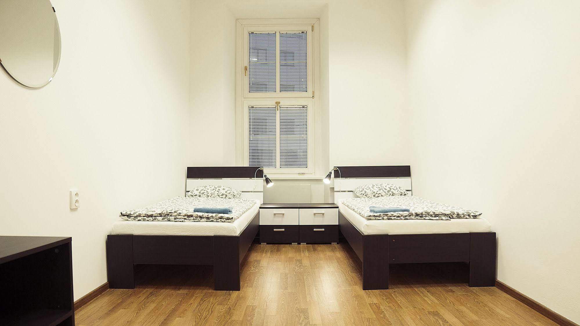 Hostel Folks Bratislava Bagian luar foto