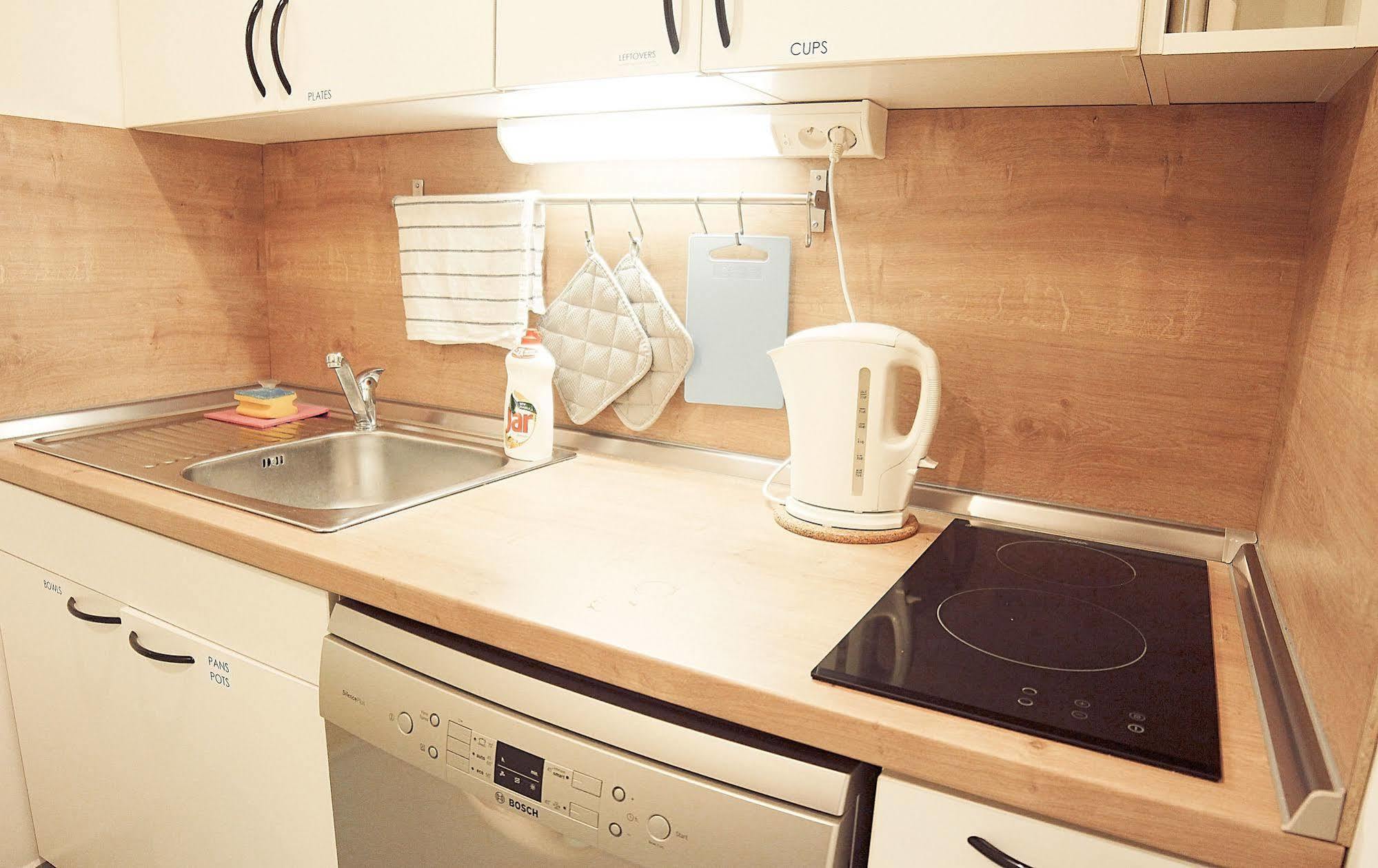 Hostel Folks Bratislava Bagian luar foto